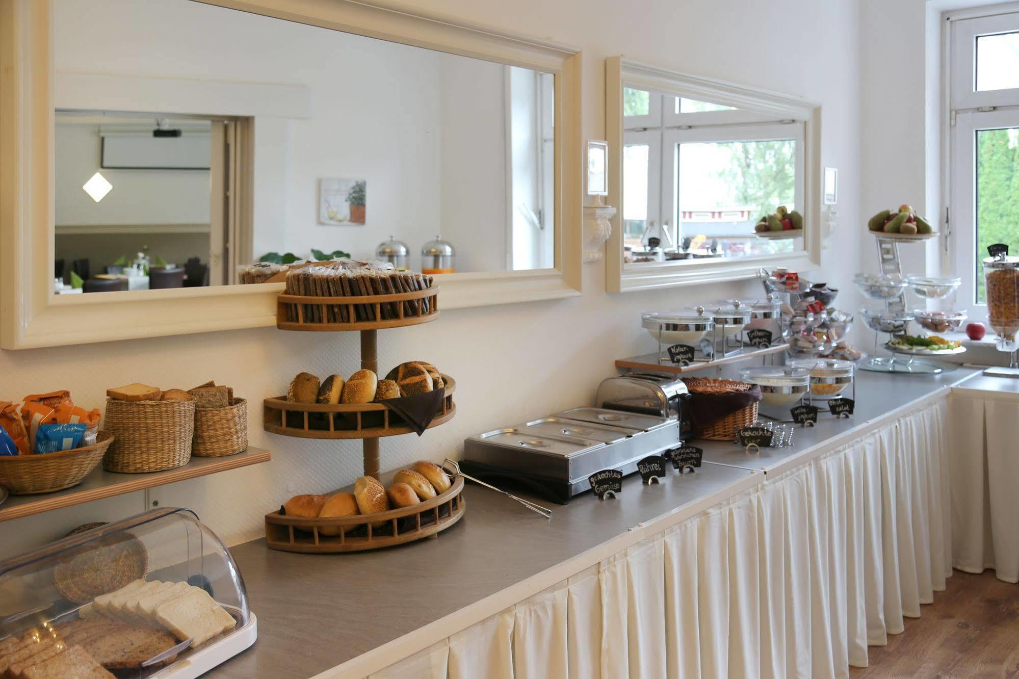 Wincent Hotel Gmbh Sinsheim Esterno foto