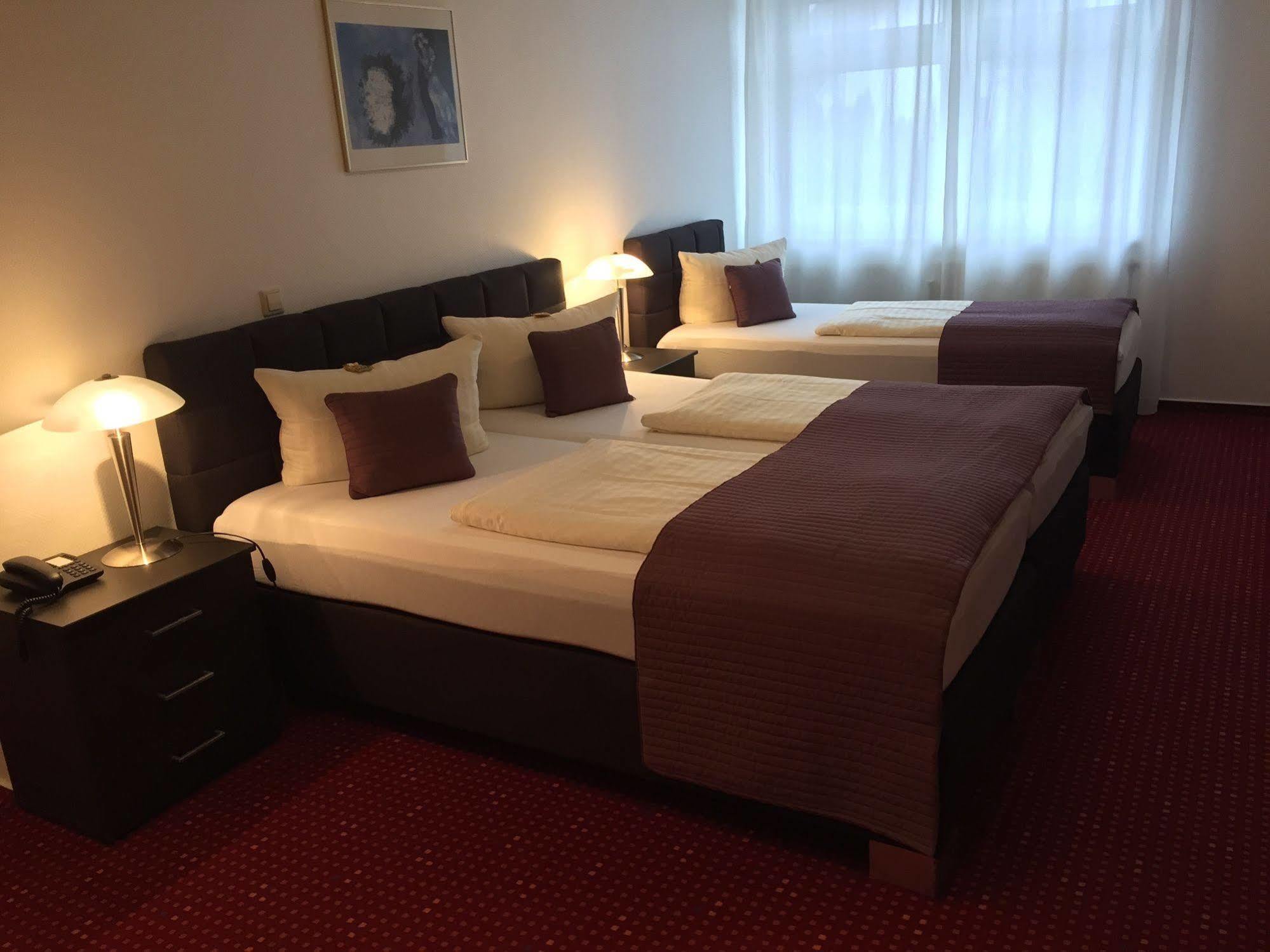 Wincent Hotel Gmbh Sinsheim Esterno foto