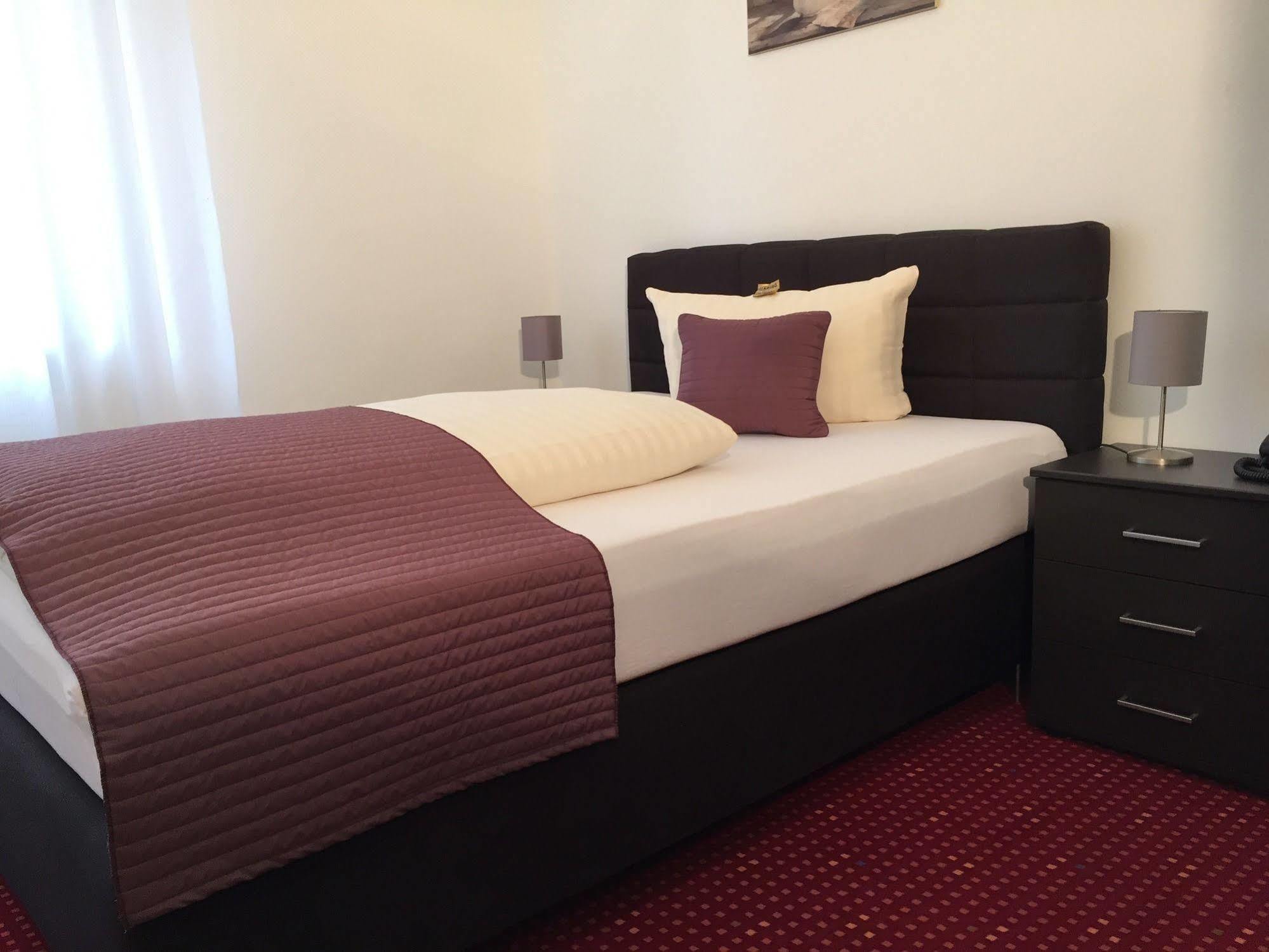 Wincent Hotel Gmbh Sinsheim Esterno foto