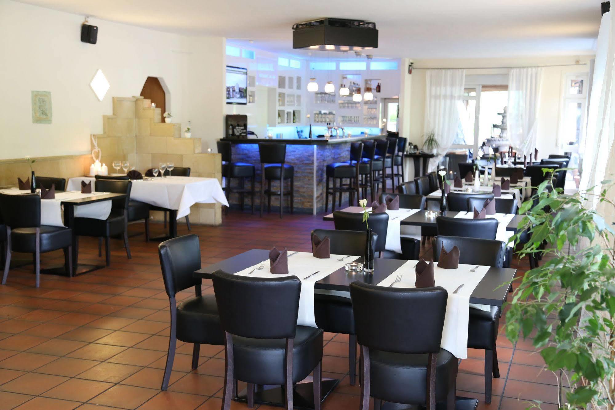 Wincent Hotel Gmbh Sinsheim Esterno foto